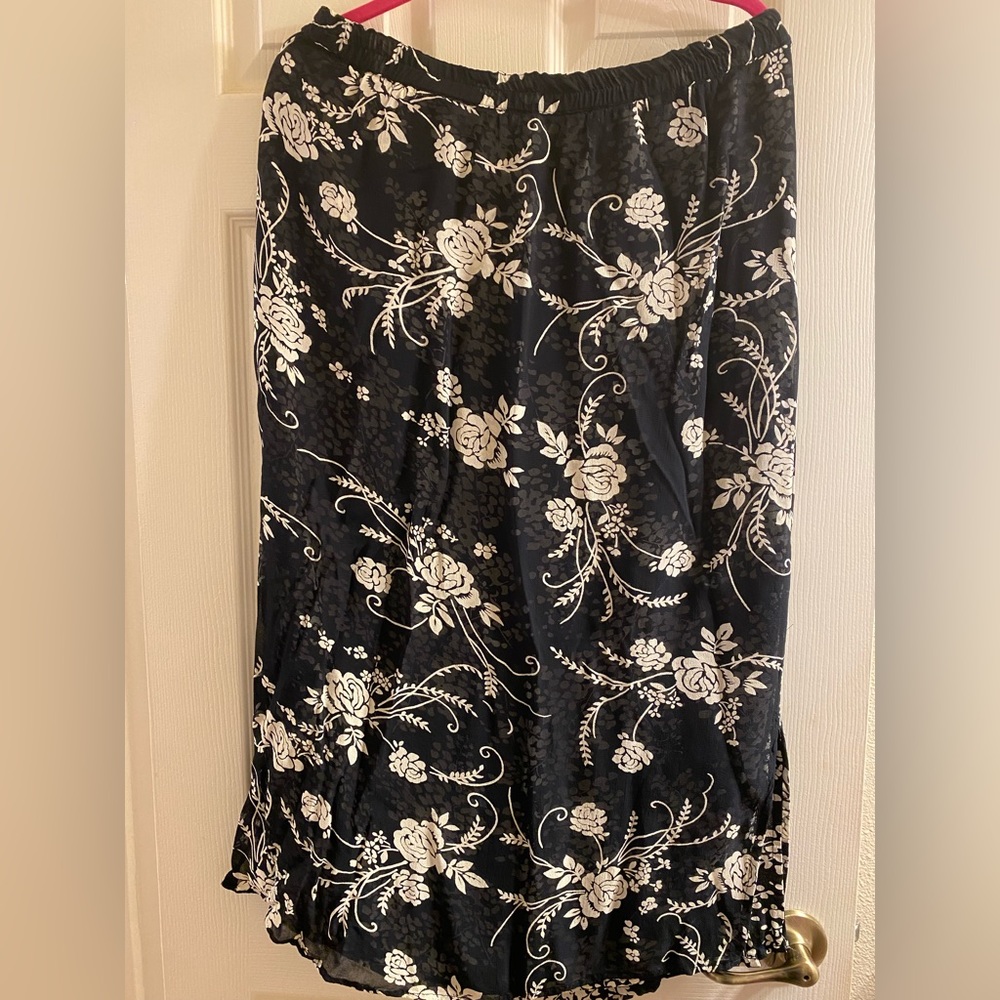 Style&Co collection- women’s 14 full length skirt. Black and white with elastic